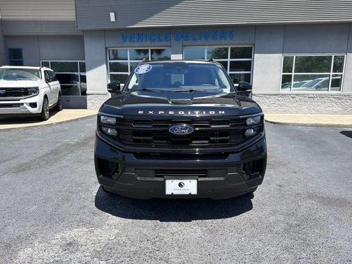 Black Metallic 2025 Ford Expedition Active