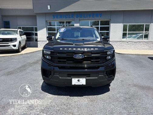 Black Metallic 2025 Ford Expedition Active