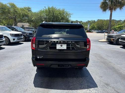 Black Metallic 2025 Ford Expedition Active