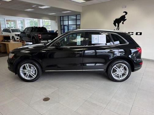 Brilliant Black 2017 Audi Q5 2.0T Premium Plus