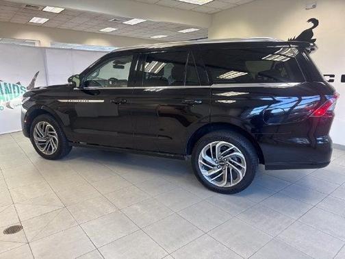 Infinite Black Metallic 2025 Lincoln Navigator Reserve