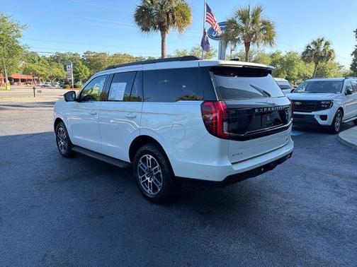 White Metallic 2025 Ford Expedition Active
