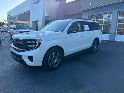 White Metallic 2025 Ford Expedition Active