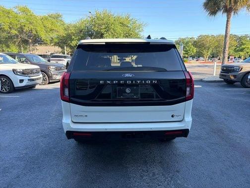 White Metallic 2025 Ford Expedition Active