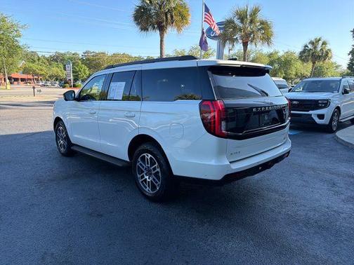 White Metallic 2025 Ford Expedition Active