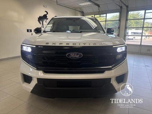 Star White 2025 Ford Expedition Active