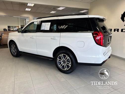 Star White 2025 Ford Expedition Active