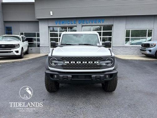 Oxford White 2025 Ford Bronco Badlands
