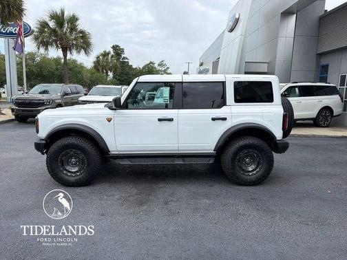 Oxford White 2025 Ford Bronco Badlands