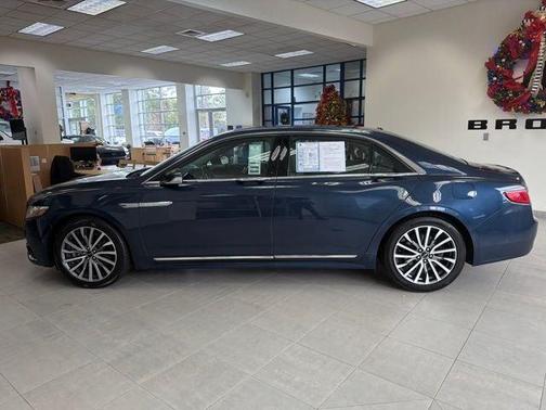 2017 Lincoln Continental Select