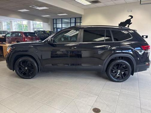 Deep Black Pearl Effect 2023 Volkswagen Atlas 2.0T SE