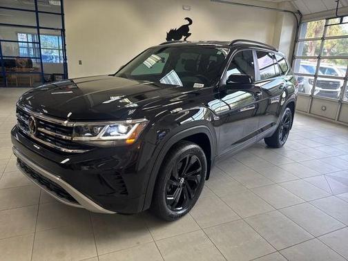 Deep Black Pearl Effect 2023 Volkswagen Atlas 2.0T SE