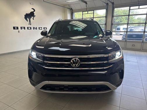 Deep Black Pearl Effect 2023 Volkswagen Atlas 2.0T SE
