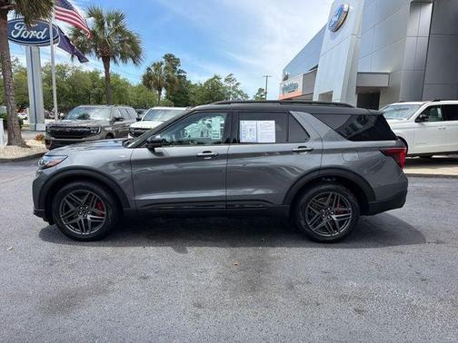 Gray Metallic 2025 Ford Explorer ST-Line