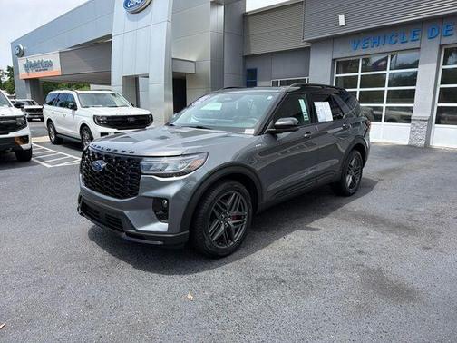 Gray Metallic 2025 Ford Explorer ST-Line