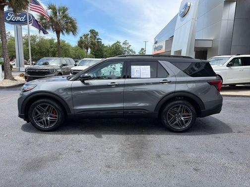 Gray Metallic 2025 Ford Explorer ST-Line