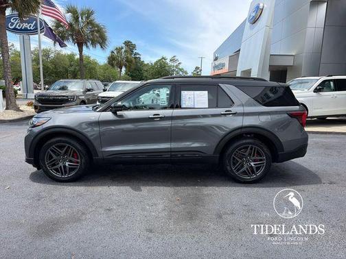 Gray Metallic 2025 Ford Explorer ST-Line