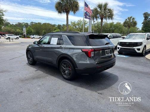 Gray Metallic 2025 Ford Explorer ST-Line