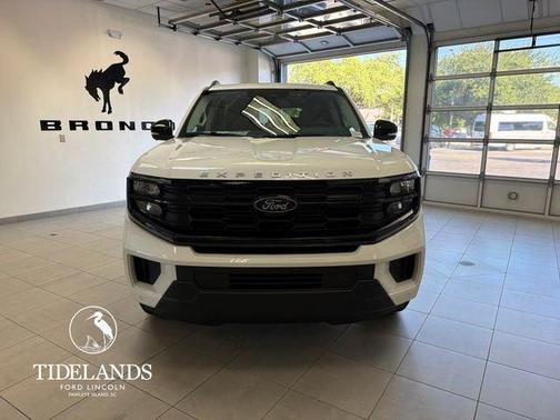 Star White 2026 Ford Expedition Active