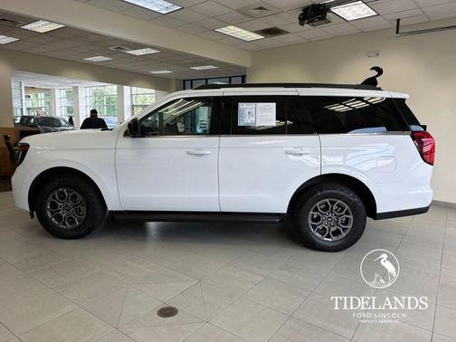 Oxford White 2025 Ford Expedition Active