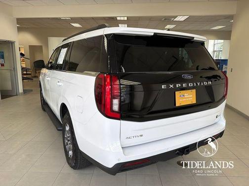 Oxford White 2025 Ford Expedition Active