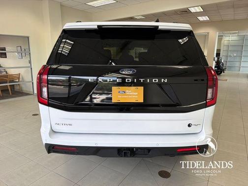 Oxford White 2025 Ford Expedition Active