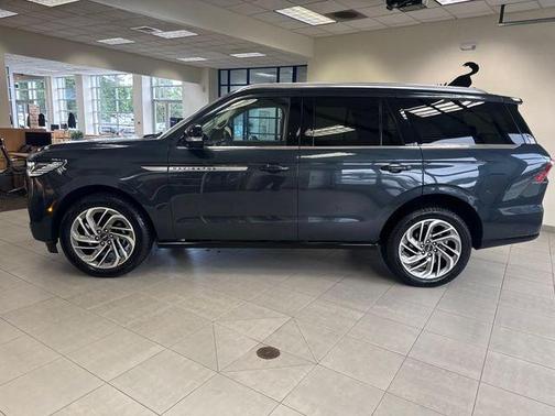 Flight Blue 2025 Lincoln Navigator Reserve