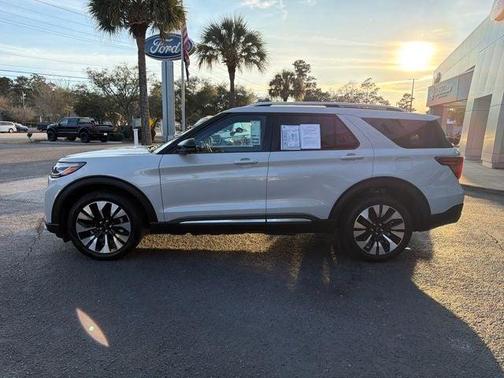 2025 Ford Explorer Platinum