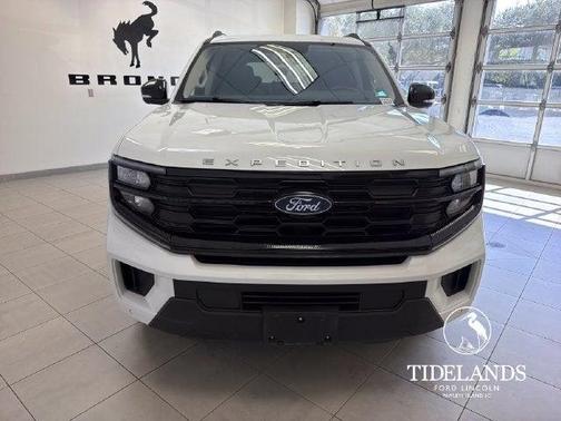 Star White 2025 Ford Expedition Active