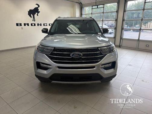 Iconic Silver Metallic 2024 Ford Explorer XLT