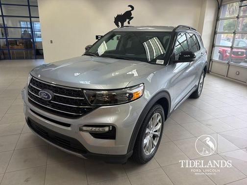 Iconic Silver Metallic 2024 Ford Explorer XLT
