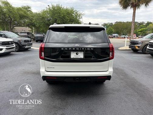 Star White 2026 Ford Expedition Active