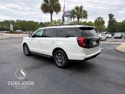 Star White 2026 Ford Expedition Active