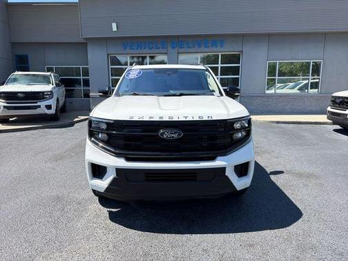 Star White 2025 Ford Expedition Active