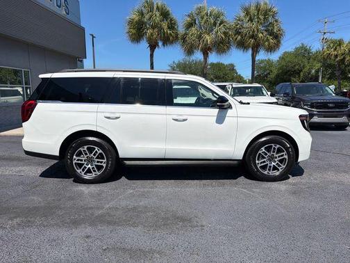 Star White 2025 Ford Expedition Active