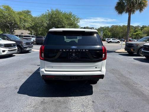 Star White 2025 Ford Expedition Active