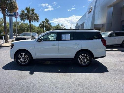 Star White 2025 Ford Expedition Active