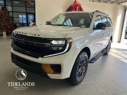 Star White 2025 Ford Expedition Tremor