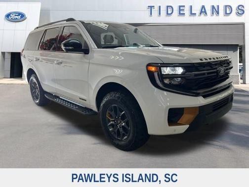 Star White 2025 Ford Expedition Tremor