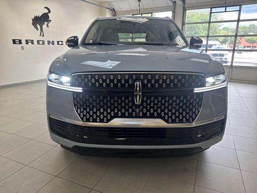 Gray Mist Metallic 2025 Lincoln Navigator Reserve