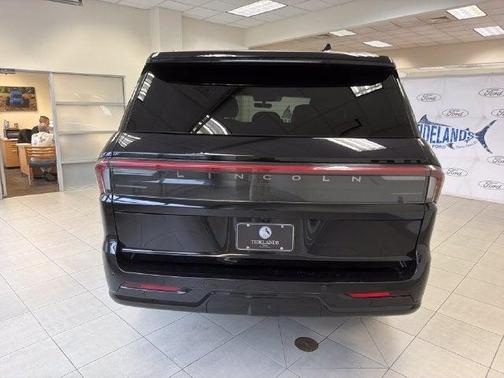 Infinite Black Metallic 2025 Lincoln Navigator Reserve