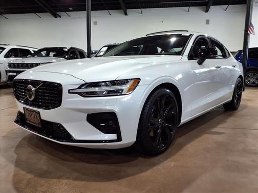 2023 Volvo S60 B5 Plus Dark Theme