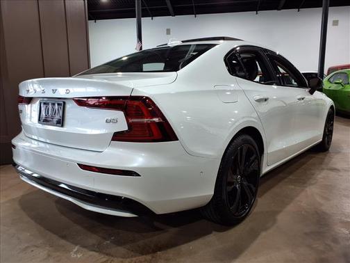 2023 Volvo S60 B5 Plus Dark Theme