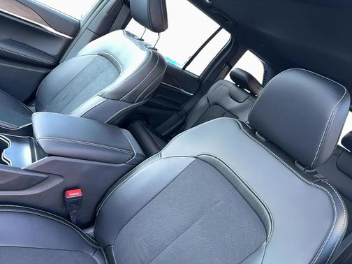 2026 Jeep Grand Cherokee Altitude