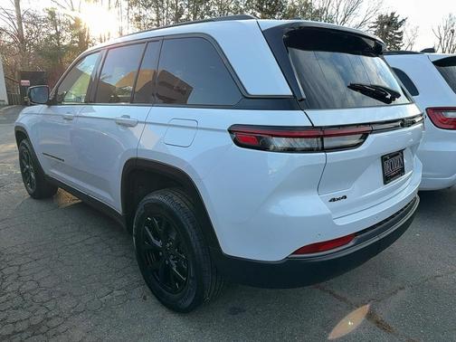 2026 Jeep Grand Cherokee Altitude