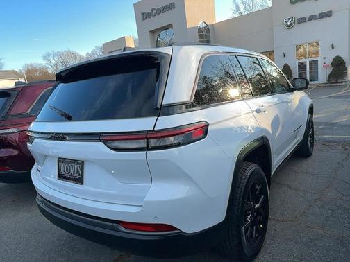 2026 Jeep Grand Cherokee Altitude