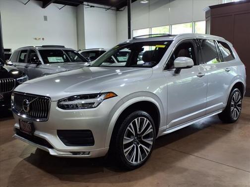 2020 Volvo XC90 T6 Momentum