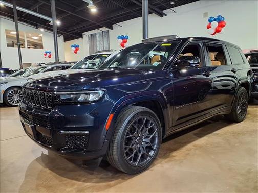 Diamond Black Crystal Pearlcoat 2023 Jeep Grand Cherokee L Summit
