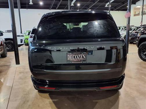 2025 Land Rover Range Rover P400 SE LWB