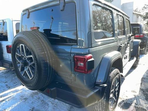 2026 Jeep Wrangler 4-Door Sahara 4x4